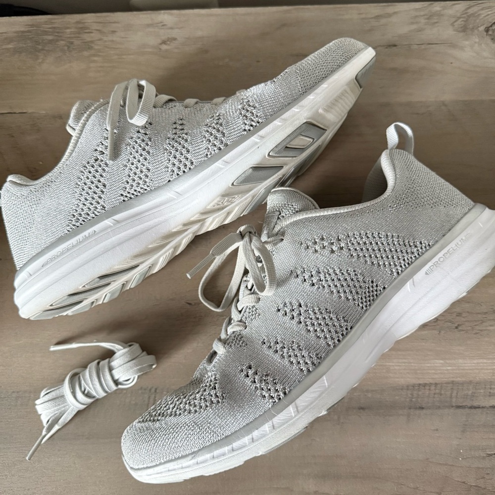 APL TechLoom Pro Unisex Running Shoe Silver White Women’s 10.5 w Spare Laces